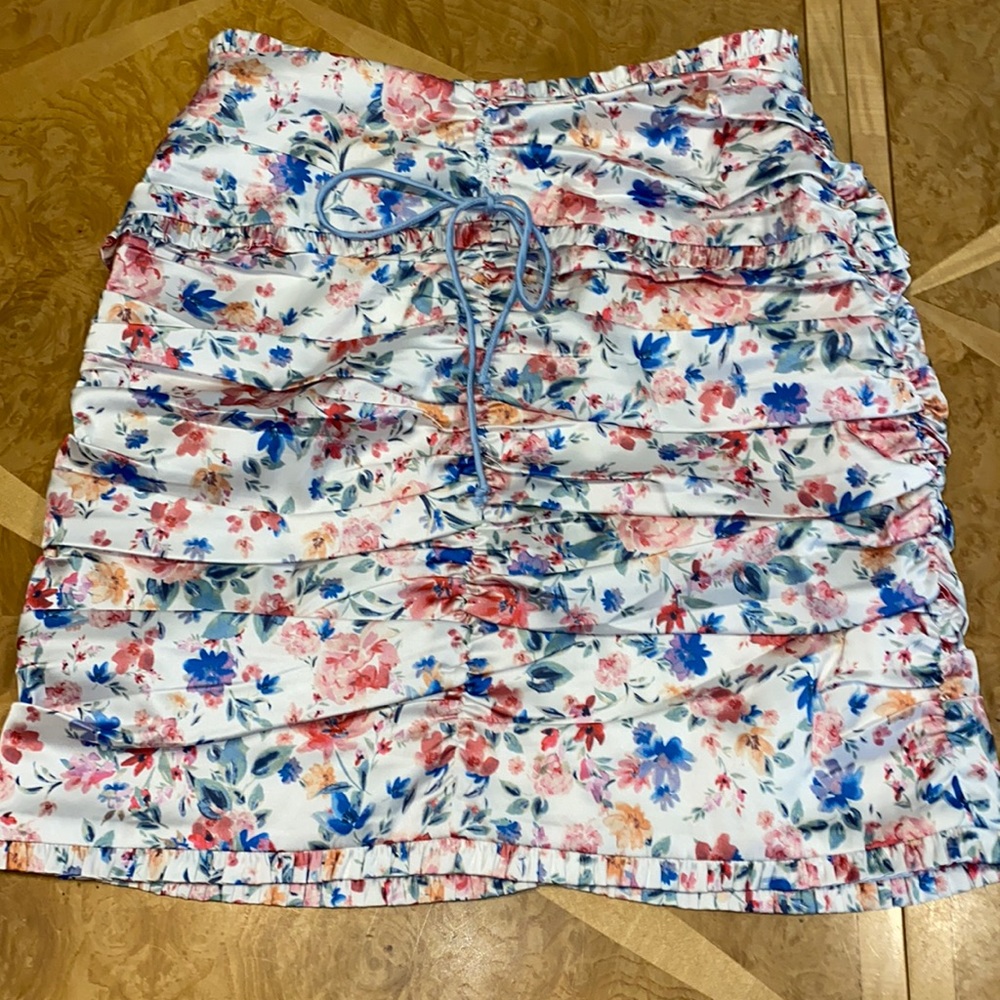 NWOT!! For Love & Lemons Juliet White Floral Mini Skirt Size XS - Picture 8 of 11